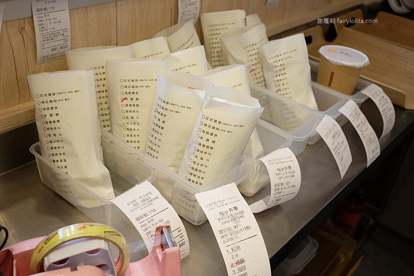 米咕家日式飯糰。日本沖繩爆紅日式飯糰登台,浮誇份量一口咬不下,大器食材疊成一座小山高! @蹦啾♥謝蘿莉 La vie heureuse