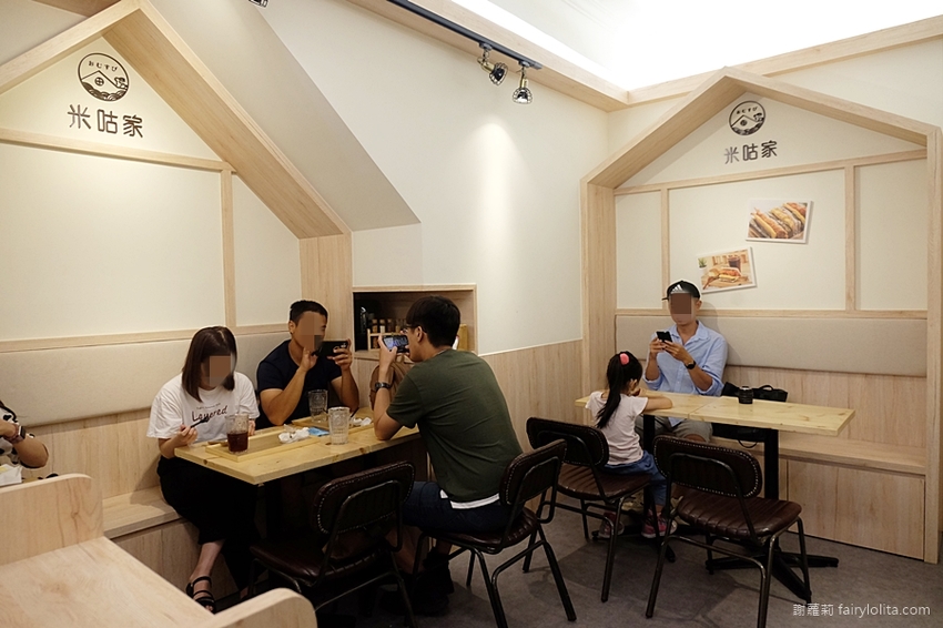 米咕家日式飯糰。日本沖繩爆紅日式飯糰登台,浮誇份量一口咬不下,大器食材疊成一座小山高! @蹦啾♥謝蘿莉 La vie heureuse