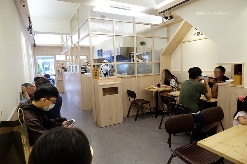 米咕家日式飯糰。日本沖繩爆紅日式飯糰登台,浮誇份量一口咬不下,大器食材疊成一座小山高! @蹦啾♥謝蘿莉 La vie heureuse