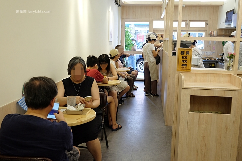 米咕家日式飯糰。日本沖繩爆紅日式飯糰登台,浮誇份量一口咬不下,大器食材疊成一座小山高! @蹦啾♥謝蘿莉 La vie heureuse