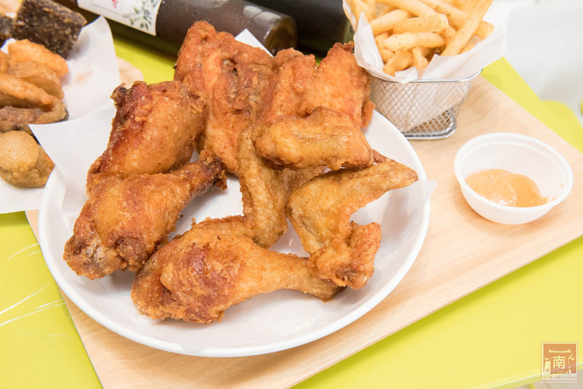 【台南美食】台南人氣美食串炸｜台南本土新鮮溫體雞肉｜來自日本京都神秘炸粉｜涼了都好吃~~京都輔炸雞 - 南人幫