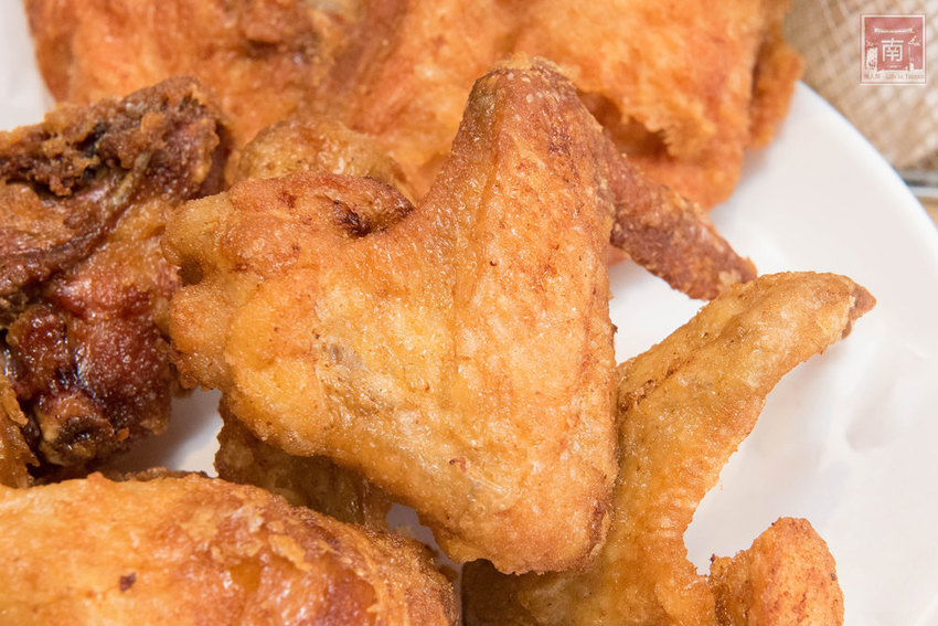 【台南美食】台南人氣美食串炸｜台南本土新鮮溫體雞肉｜來自日本京都神秘炸粉｜涼了都好吃~~京都輔炸雞 - 南人幫