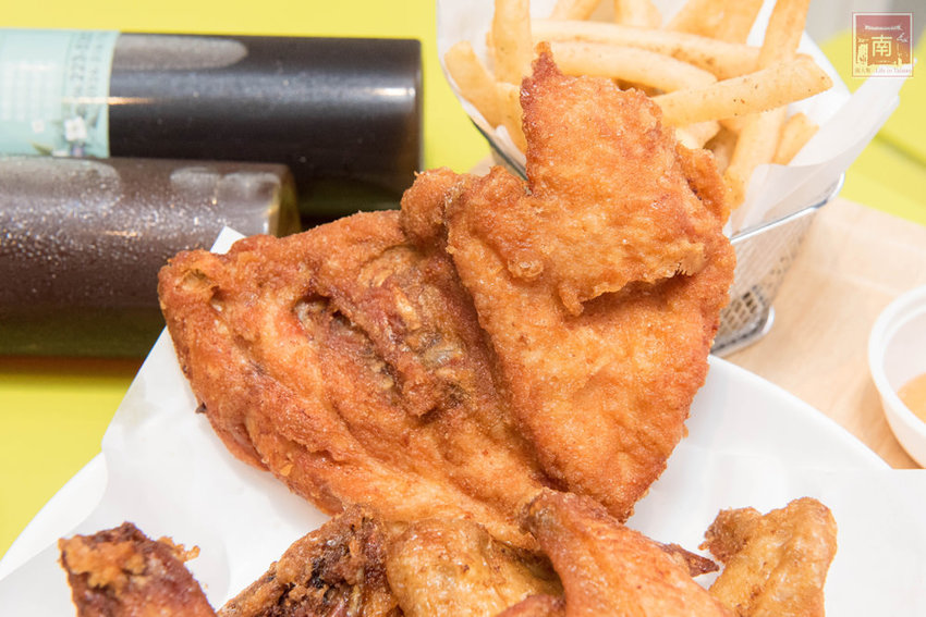 【台南美食】台南人氣美食串炸｜台南本土新鮮溫體雞肉｜來自日本京都神秘炸粉｜涼了都好吃~~京都輔炸雞 - 南人幫