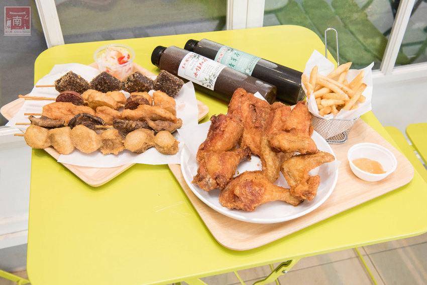 【台南美食】台南人氣美食串炸｜台南本土新鮮溫體雞肉｜來自日本京都神秘炸粉｜涼了都好吃~~京都輔炸雞 - 南人幫