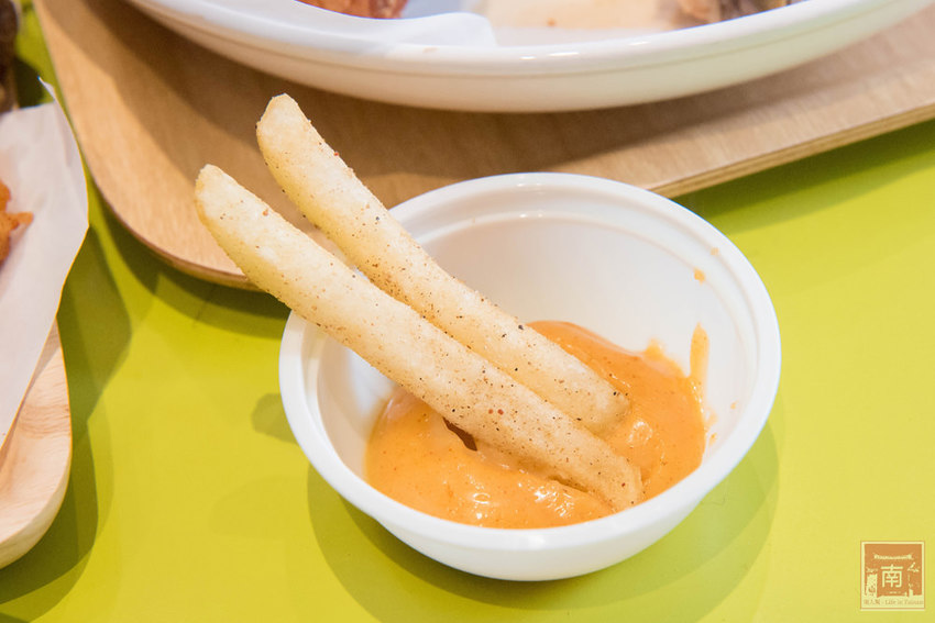 【台南美食】台南人氣美食串炸｜台南本土新鮮溫體雞肉｜來自日本京都神秘炸粉｜涼了都好吃~~京都輔炸雞 - 南人幫