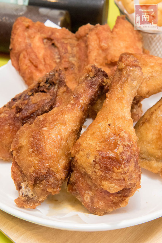 【台南美食】台南人氣美食串炸｜台南本土新鮮溫體雞肉｜來自日本京都神秘炸粉｜涼了都好吃~~京都輔炸雞 - 南人幫