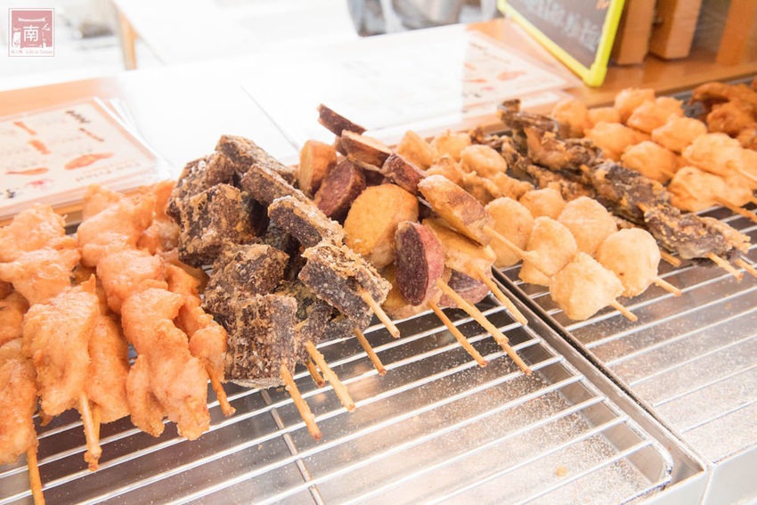 【台南美食】台南人氣美食串炸｜台南本土新鮮溫體雞肉｜來自日本京都神秘炸粉｜涼了都好吃~~京都輔炸雞 - 南人幫