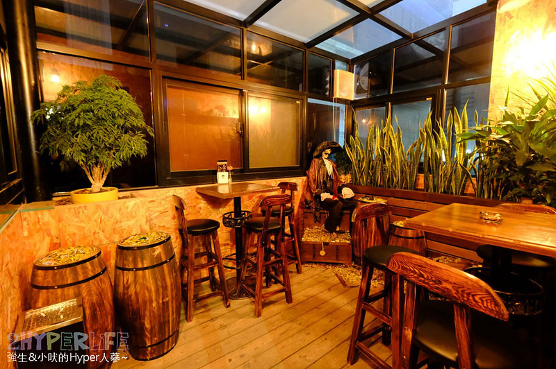 CaptainJoker,台中喝酒推薦,台中好吃酒吧,台中酒吧推薦,喬克船長 @強生與小吠的Hyper人蔘~