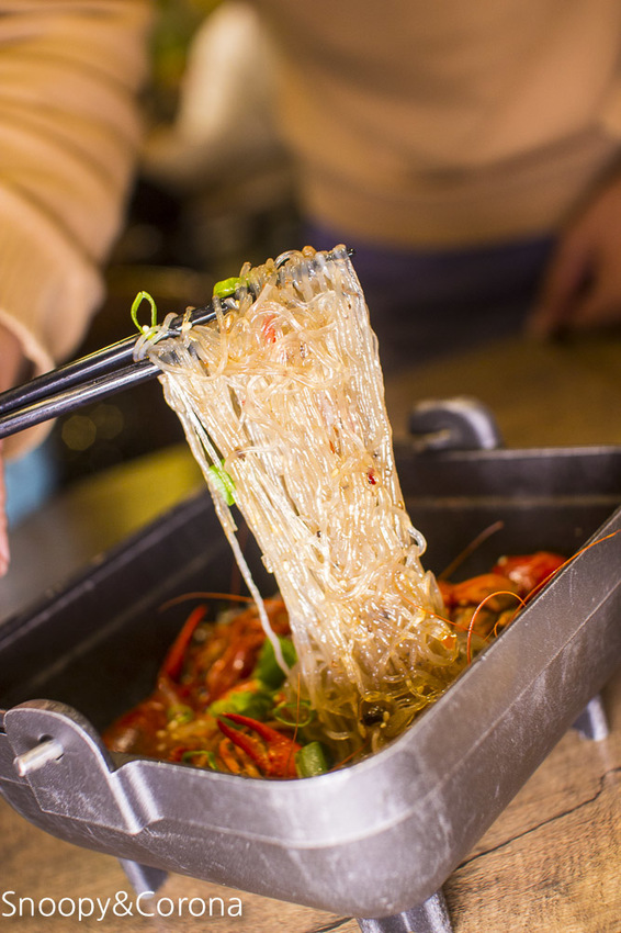 【台北美食】三創美食｜台北港式飲茶｜港點大師～季節限定鮮蒸大閘蟹、川味帶勁小龍蝦粉絲煲