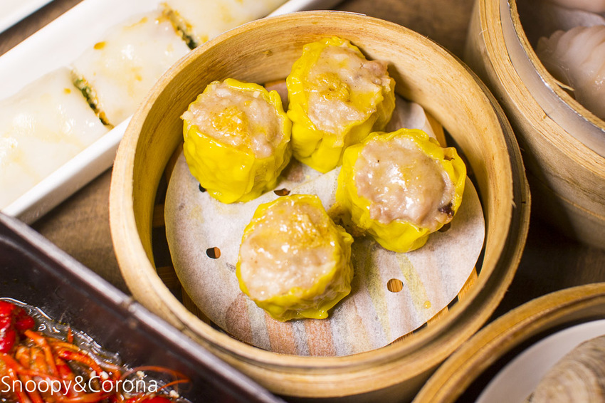 【台北美食】三創美食｜台北港式飲茶｜港點大師～季節限定鮮蒸大閘蟹、川味帶勁小龍蝦粉絲煲