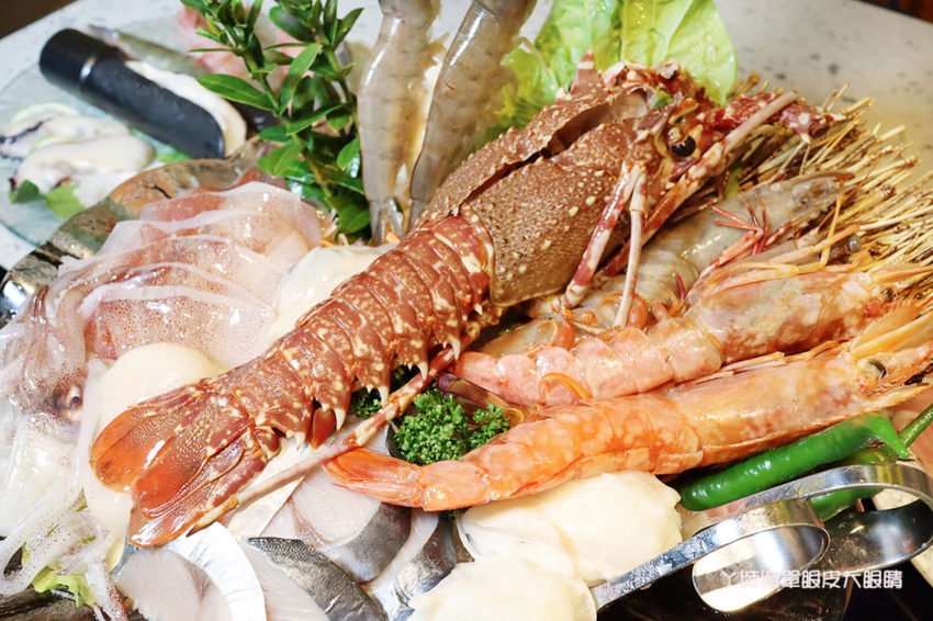 新竹巨城附近平價火鍋推薦鍋工館！單人鍋最便宜只要280元！湯頭免費試喝、貝殼一把抓