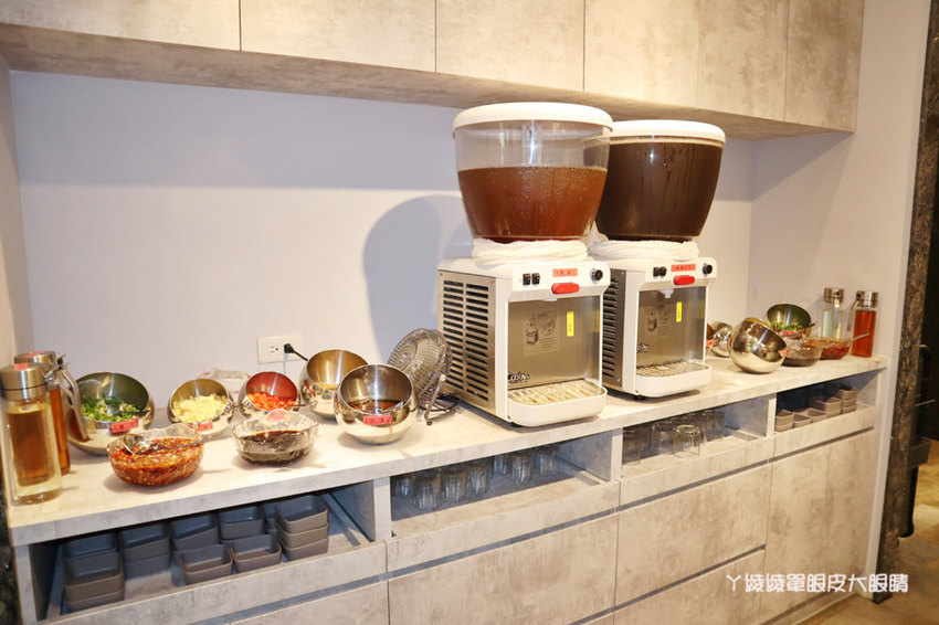 新竹巨城附近平價火鍋推薦鍋工館！單人鍋最便宜只要280元！湯頭免費試喝、貝殼一把抓