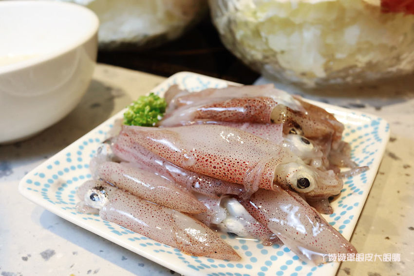 新竹巨城附近平價火鍋推薦鍋工館！單人鍋最便宜只要280元！湯頭免費試喝、貝殼一把抓