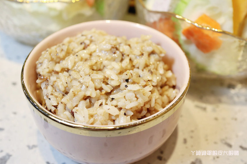 新竹巨城附近平價火鍋推薦鍋工館！單人鍋最便宜只要280元！湯頭免費試喝、貝殼一把抓