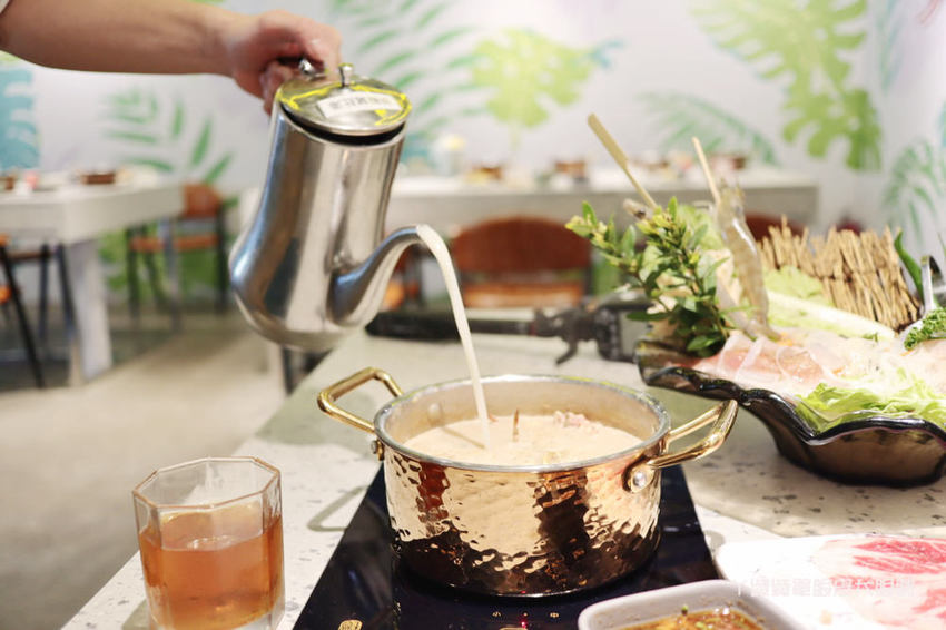 新竹巨城附近平價火鍋推薦鍋工館！單人鍋最便宜只要280元！湯頭免費試喝、貝殼一把抓