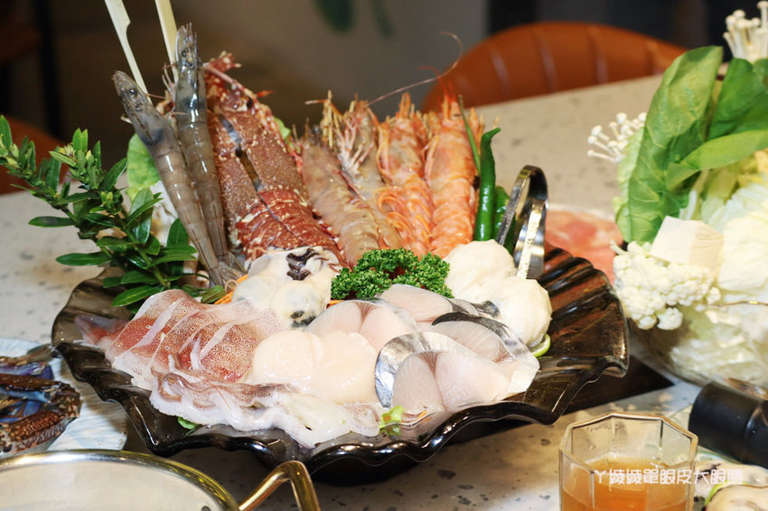 新竹巨城附近平價火鍋推薦鍋工館！單人鍋最便宜只要280元！湯頭免費試喝、貝殼一把抓