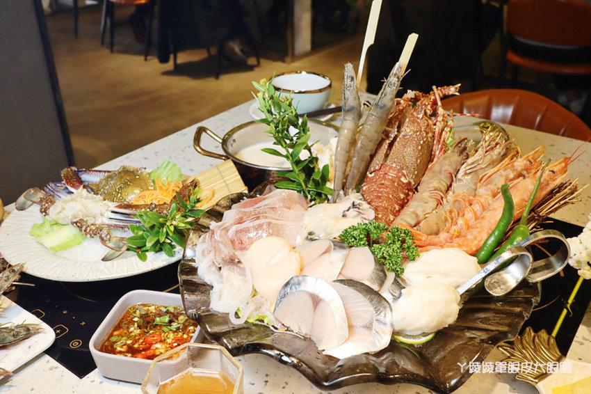 新竹巨城附近平價火鍋推薦鍋工館！單人鍋最便宜只要280元！湯頭免費試喝、貝殼一把抓