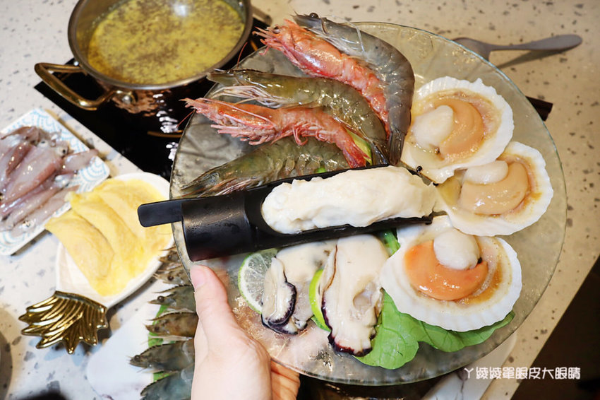 新竹巨城附近平價火鍋推薦鍋工館！單人鍋最便宜只要280元！湯頭免費試喝、貝殼一把抓