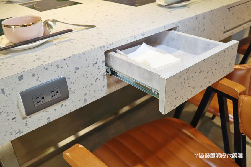 新竹巨城附近平價火鍋推薦鍋工館！單人鍋最便宜只要280元！湯頭免費試喝、貝殼一把抓