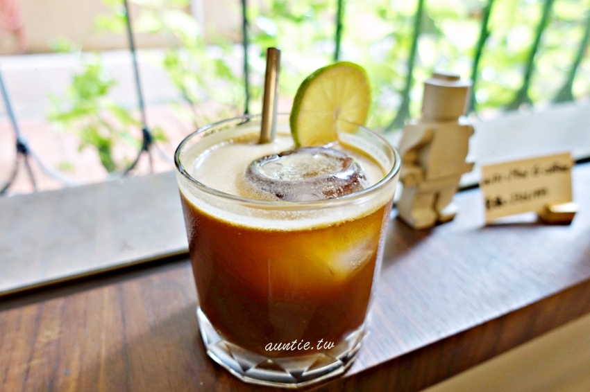 【台中】小煮咖啡 巷弄間小清新咖啡廳 植栽花園 不限時 寵物友善咖啡廳 - 水晶安蹄 不務正業過生活