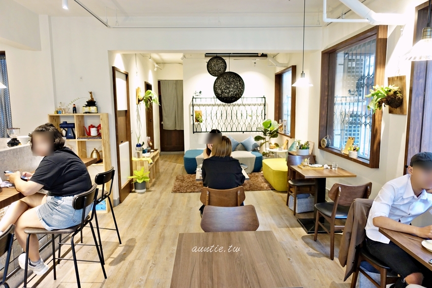 【台中】小煮咖啡 巷弄間小清新咖啡廳 植栽花園 不限時 寵物友善咖啡廳 - 水晶安蹄 不務正業過生活