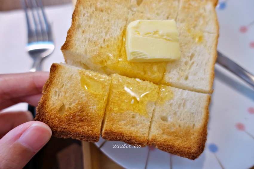 【台中】小煮咖啡 巷弄間小清新咖啡廳 植栽花園 不限時 寵物友善咖啡廳 - 水晶安蹄 不務正業過生活