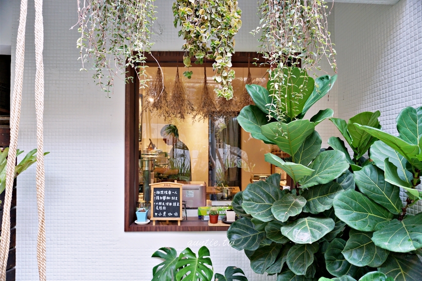 【台中】小煮咖啡 巷弄間小清新咖啡廳 植栽花園 不限時 寵物友善咖啡廳 - 水晶安蹄 不務正業過生活