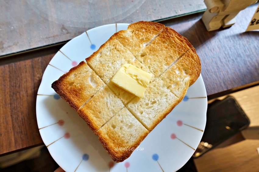 【台中】小煮咖啡 巷弄間小清新咖啡廳 植栽花園 不限時 寵物友善咖啡廳 - 水晶安蹄 不務正業過生活