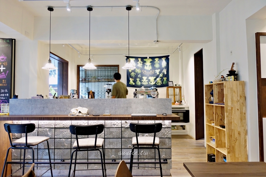 【台中】小煮咖啡 巷弄間小清新咖啡廳 植栽花園 不限時 寵物友善咖啡廳 - 水晶安蹄 不務正業過生活