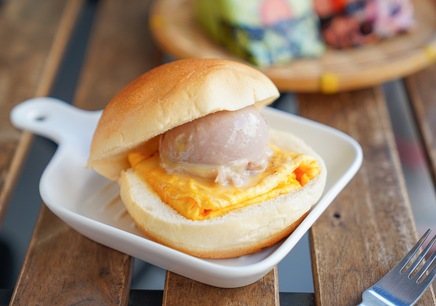 [高雄早餐推薦]原味輕食早餐-最強草莓季輕食!繽紛甜蜜雙色草莓三明治~ @美食好芃友