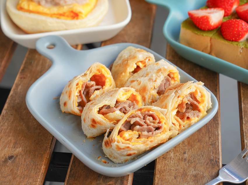 [高雄早餐推薦]原味輕食早餐-最強草莓季輕食!繽紛甜蜜雙色草莓三明治~ @美食好芃友