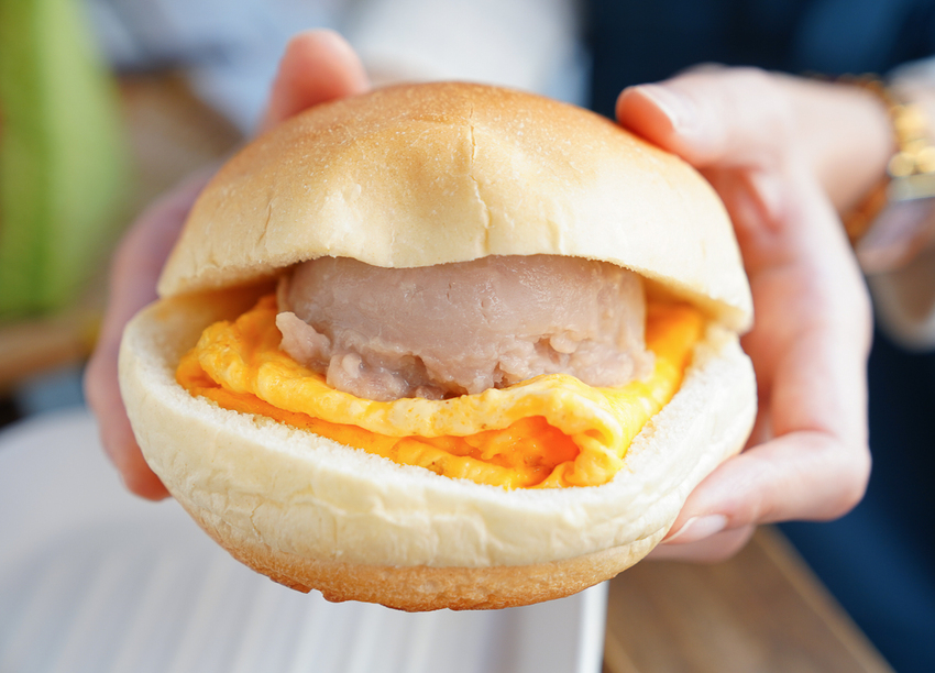 [高雄早餐推薦]原味輕食早餐-最強草莓季輕食!繽紛甜蜜雙色草莓三明治~ @美食好芃友