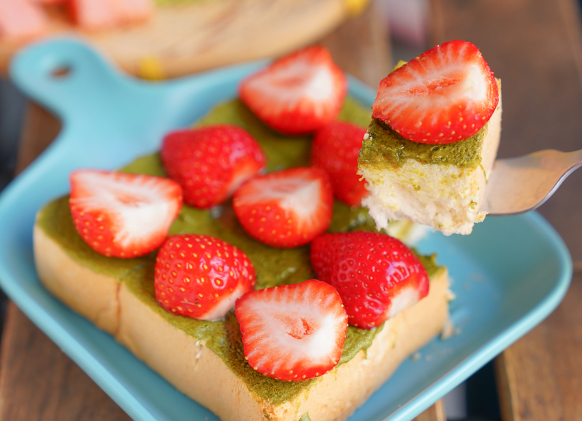 [高雄早餐推薦]原味輕食早餐-最強草莓季輕食!繽紛甜蜜雙色草莓三明治~ @美食好芃友