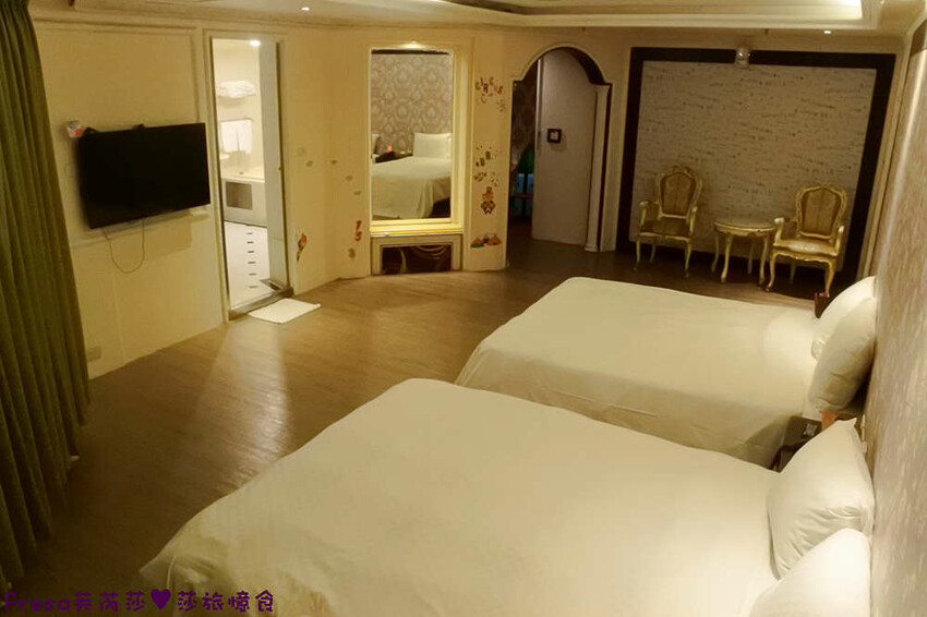 新北飯店【金色年代旅店】府中捷運站板橋後站商圈.高樓層遠眺市景.寬敞房型附早餐│府中商圈│板橋飯店 - Fresa芙芮莎♥莎旅憶食