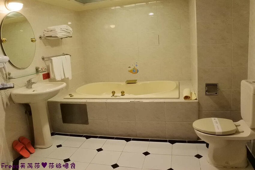 新北飯店【金色年代旅店】府中捷運站板橋後站商圈.高樓層遠眺市景.寬敞房型附早餐│府中商圈│板橋飯店 - Fresa芙芮莎♥莎旅憶食