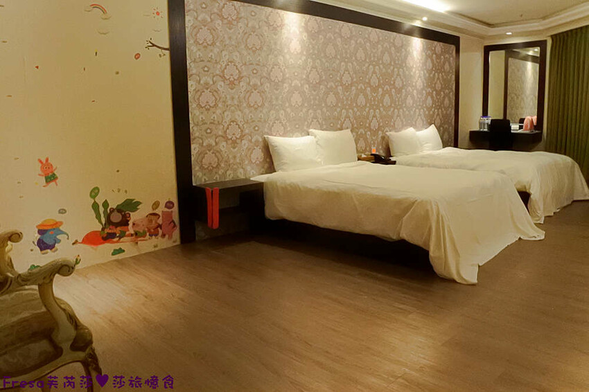 新北飯店【金色年代旅店】府中捷運站板橋後站商圈.高樓層遠眺市景.寬敞房型附早餐│府中商圈│板橋飯店 - Fresa芙芮莎♥莎旅憶食