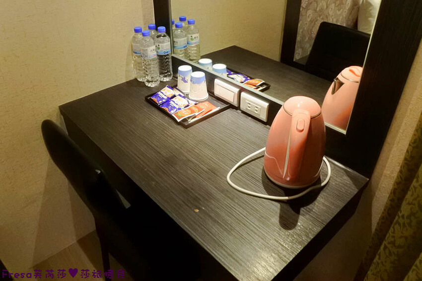 新北飯店【金色年代旅店】府中捷運站板橋後站商圈.高樓層遠眺市景.寬敞房型附早餐│府中商圈│板橋飯店 - Fresa芙芮莎♥莎旅憶食