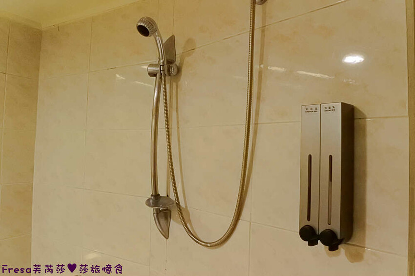 新北飯店【金色年代旅店】府中捷運站板橋後站商圈.高樓層遠眺市景.寬敞房型附早餐│府中商圈│板橋飯店 - Fresa芙芮莎♥莎旅憶食