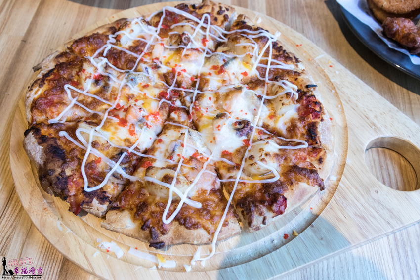 諾諾索 Non Lo So義式料理(向心店)|南屯區台中 --工業風格的用餐空間,餐點內容豐富且份量超大,海上全餐披薩有著滿滿的鮮味