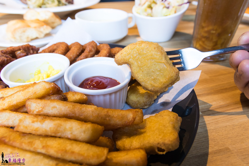 諾諾索 Non Lo So義式料理(向心店)|南屯區台中 --工業風格的用餐空間,餐點內容豐富且份量超大,海上全餐披薩有著滿滿的鮮味