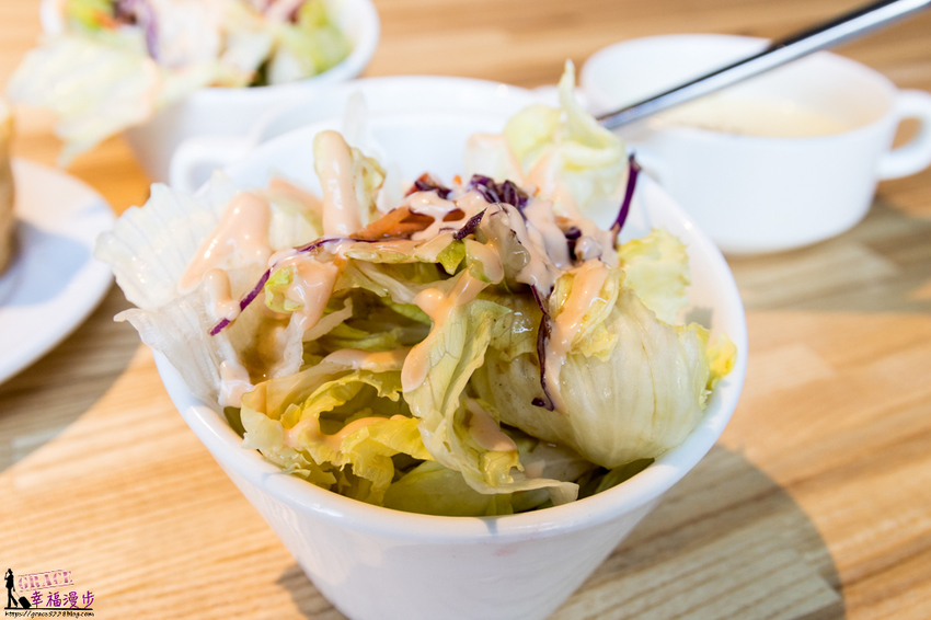 諾諾索 Non Lo So義式料理(向心店)|南屯區台中 --工業風格的用餐空間,餐點內容豐富且份量超大,海上全餐披薩有著滿滿的鮮味