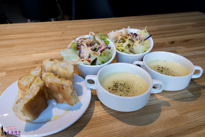 諾諾索 Non Lo So義式料理(向心店)|南屯區台中 --工業風格的用餐空間,餐點內容豐富且份量超大,海上全餐披薩有著滿滿的鮮味