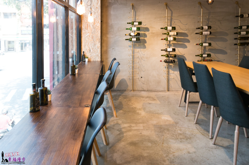 諾諾索 Non Lo So義式料理(向心店)|南屯區台中 --工業風格的用餐空間,餐點內容豐富且份量超大,海上全餐披薩有著滿滿的鮮味