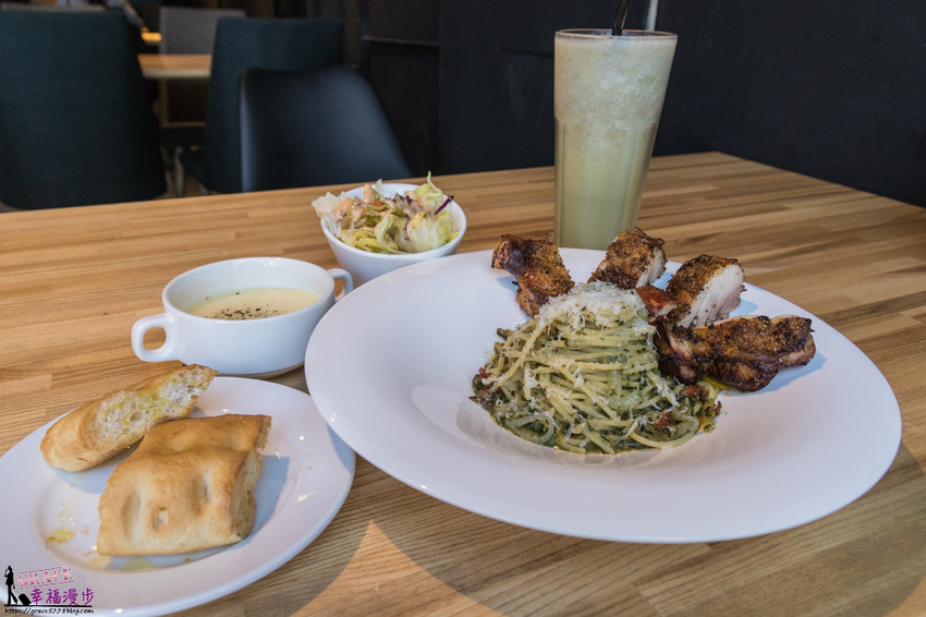 諾諾索 Non Lo So義式料理(向心店)|南屯區台中 --工業風格的用餐空間,餐點內容豐富且份量超大,海上全餐披薩有著滿滿的鮮味