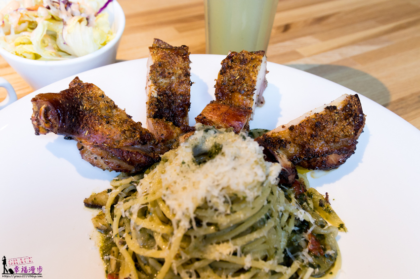 諾諾索 Non Lo So義式料理(向心店)|南屯區台中 --工業風格的用餐空間,餐點內容豐富且份量超大,海上全餐披薩有著滿滿的鮮味