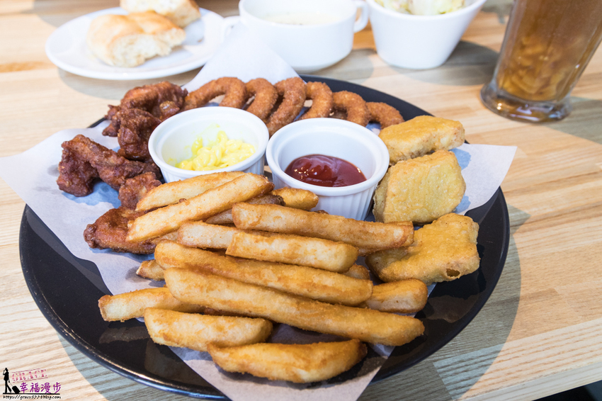 諾諾索 Non Lo So義式料理(向心店)|南屯區台中 --工業風格的用餐空間,餐點內容豐富且份量超大,海上全餐披薩有著滿滿的鮮味