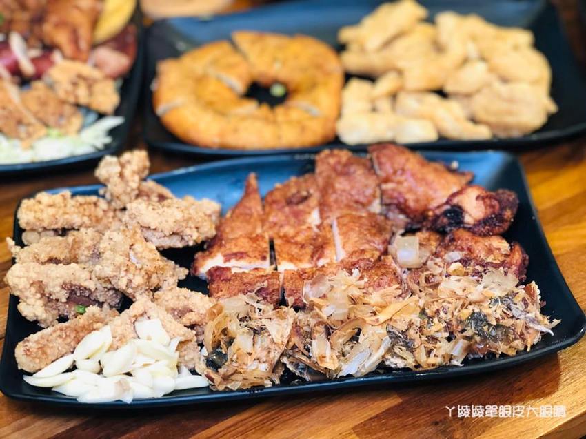 竹北鹽酥雞推薦阿力香雞排竹北文興店！整隻龍蝦包進雞排，居酒屋內用座位還有啤酒機冰淇淋機