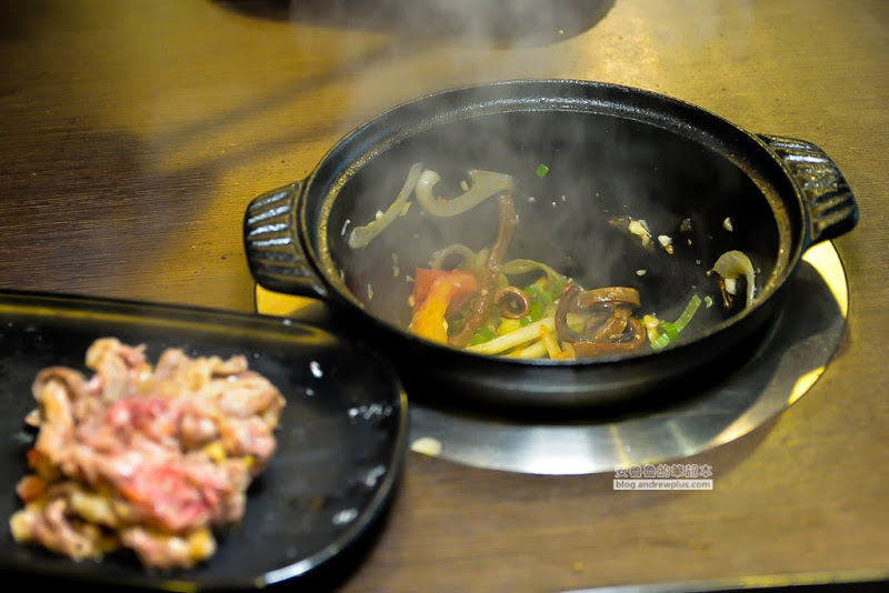 肉多多火鍋-板橋實踐店-新推出爆炒石頭火鍋湯頭,299元套餐肉肉吃得超過癮