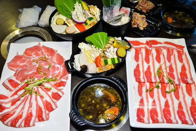 肉多多火鍋-板橋實踐店-新推出爆炒石頭火鍋湯頭,299元套餐肉肉吃得超過癮