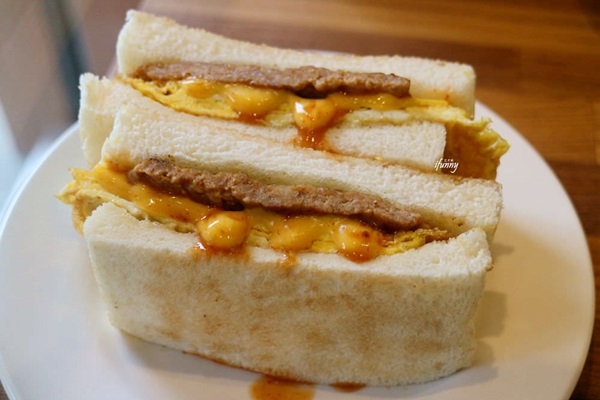 真芳-碳烤吐司/紅茶牛奶 民生店 /美食窩客 ifunny艾方妮 提供